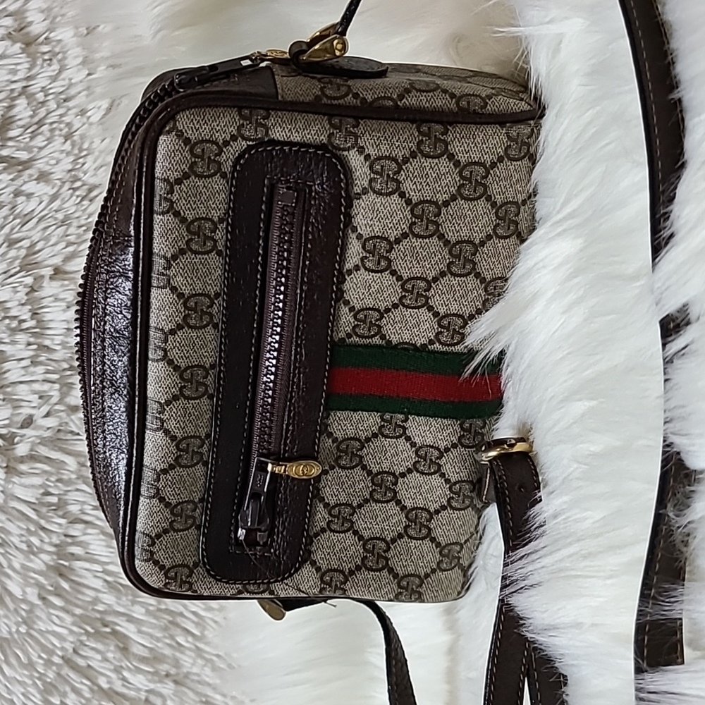 💯 Authentic Gucci Crossbody Bag with Cherryline